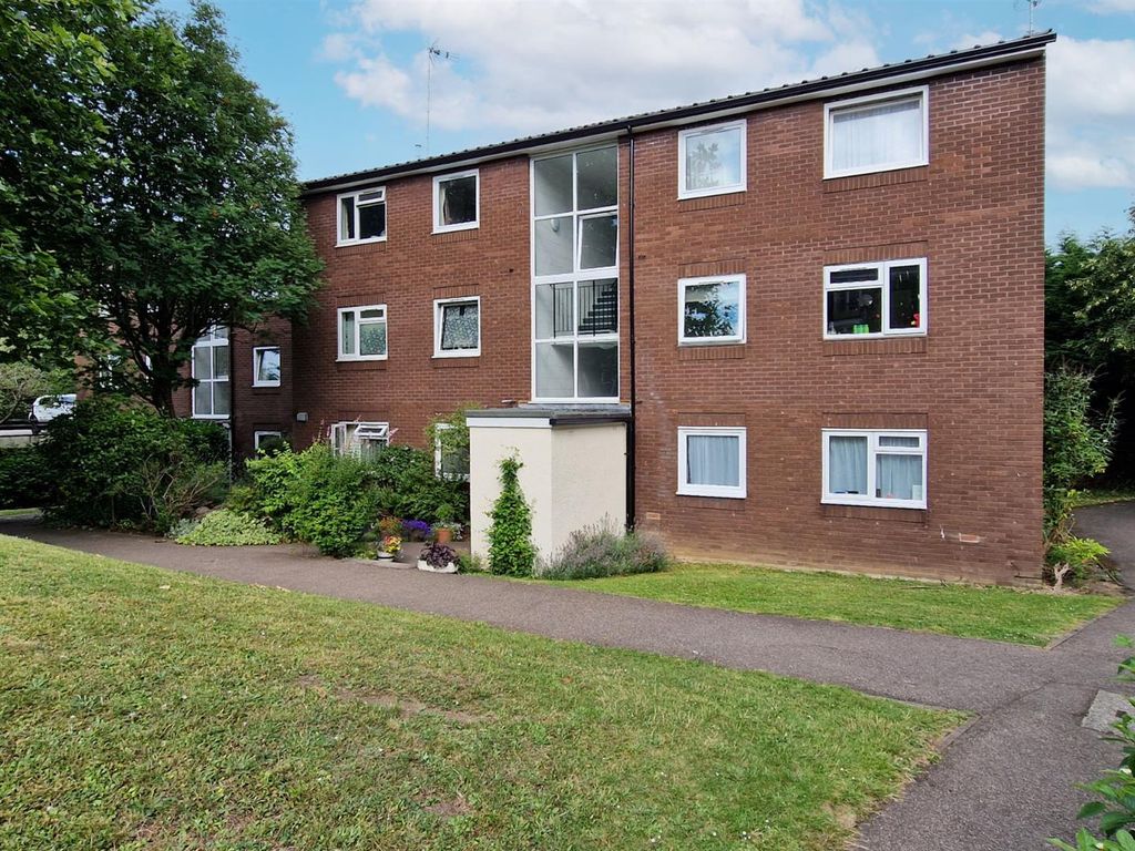 2 bed flat to rent in Scrubbitts Square, Radlett WD7 Zoopla