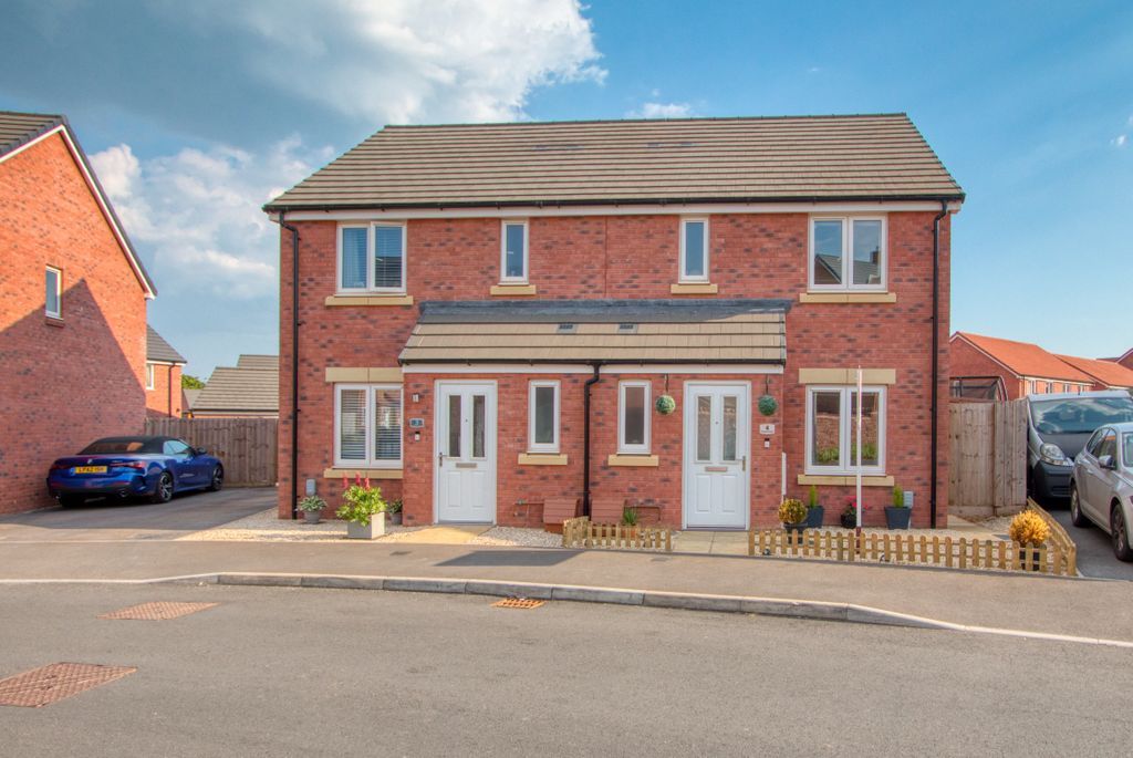 3 bed semidetached house for sale in Channon Road, Monkton Heathfield