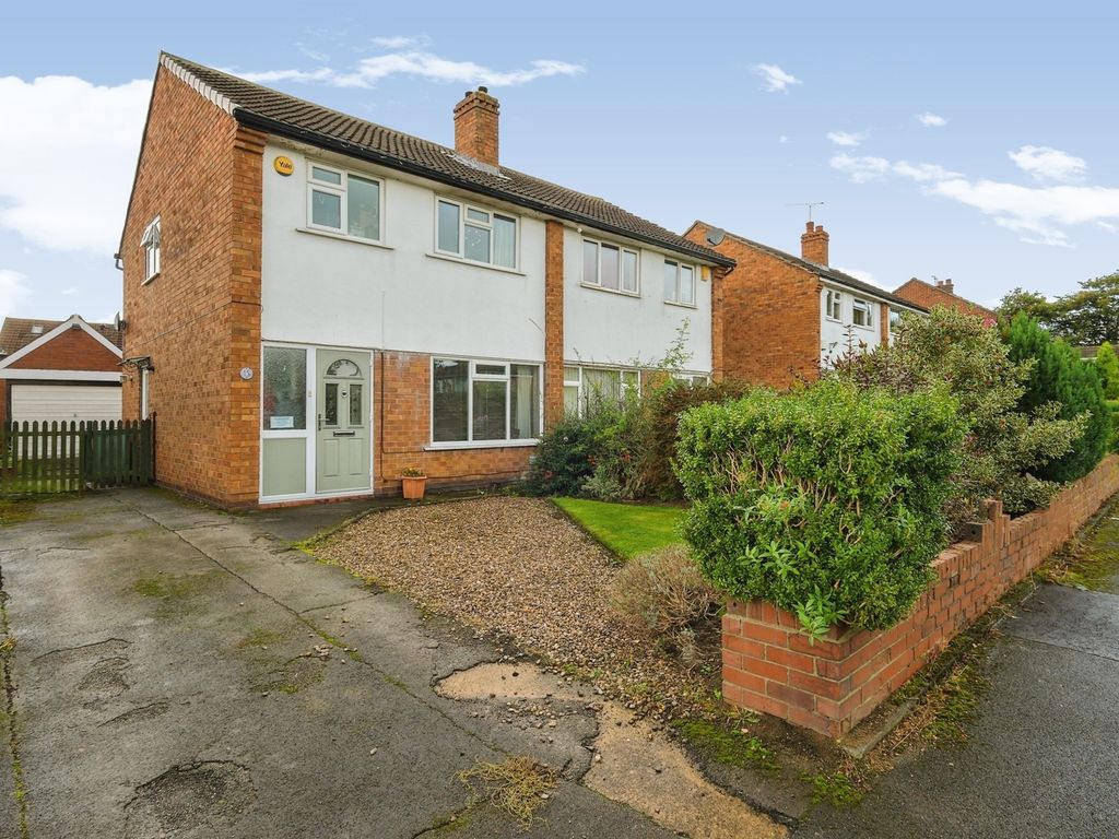 3 bed semidetached house for sale in Highwood Avenue, Moortown, Leeds