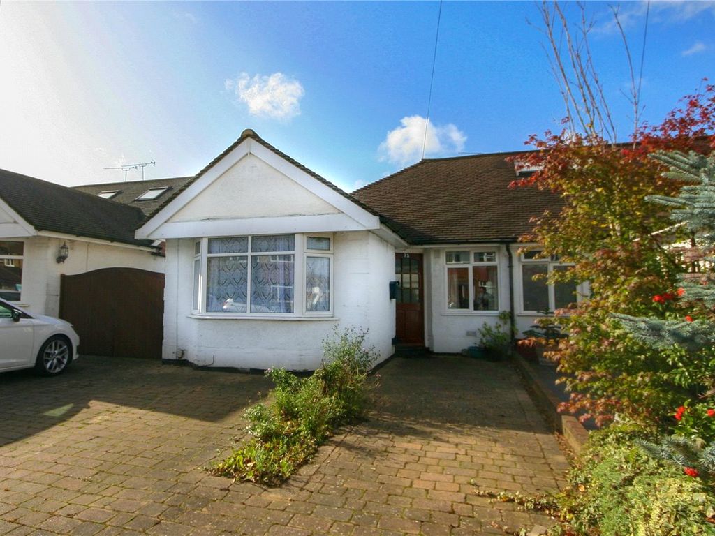 2 bed bungalow to rent in Oakwood Drive, St. Albans, Hertfordshire AL4
