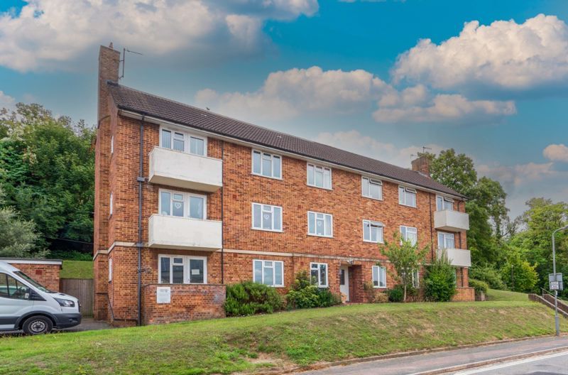 2 bed flat for sale in Victoria Road, Chesham HP5 Zoopla