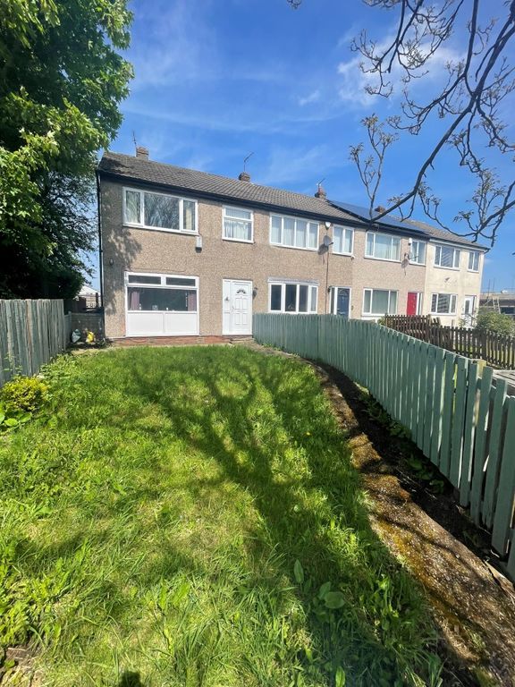 3 bed town house to rent in Tyersal Park, Bradford BD4, £875 pcm Zoopla