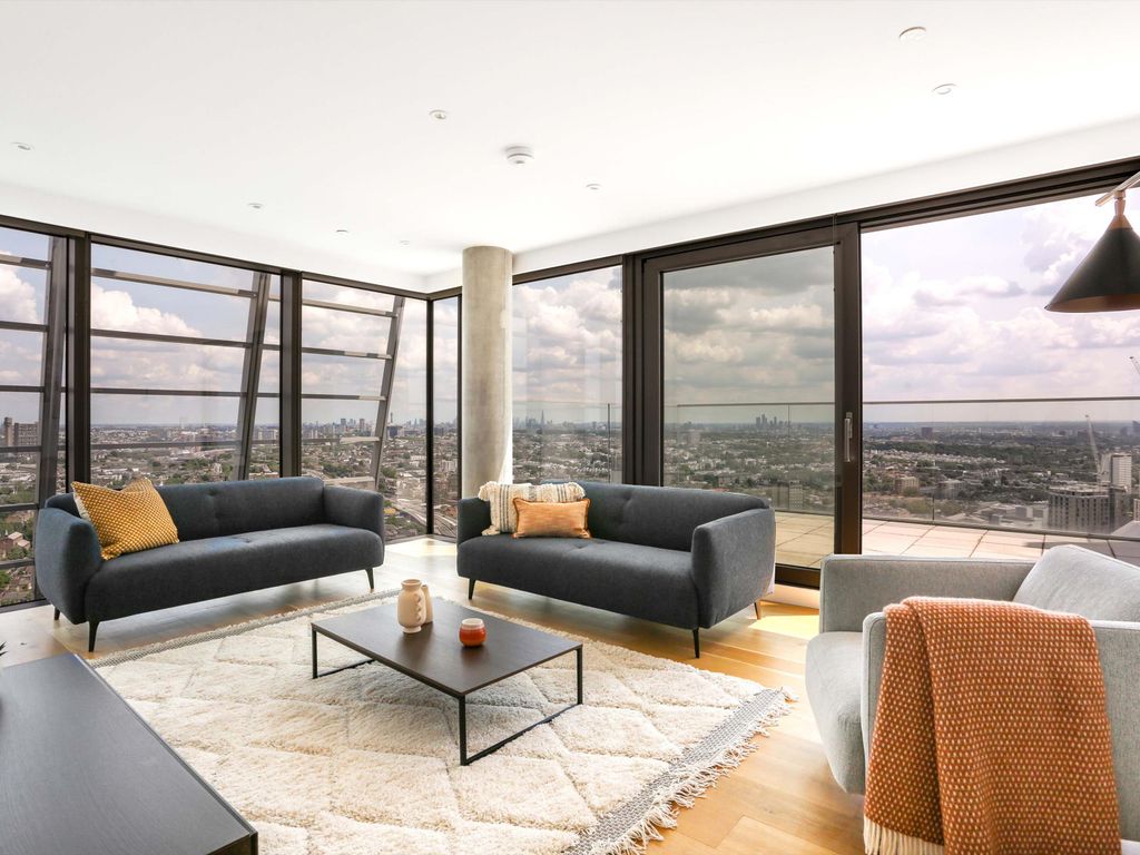 3 bed flat to rent in Wood Lane, White City, London W12, £5,375 pcm