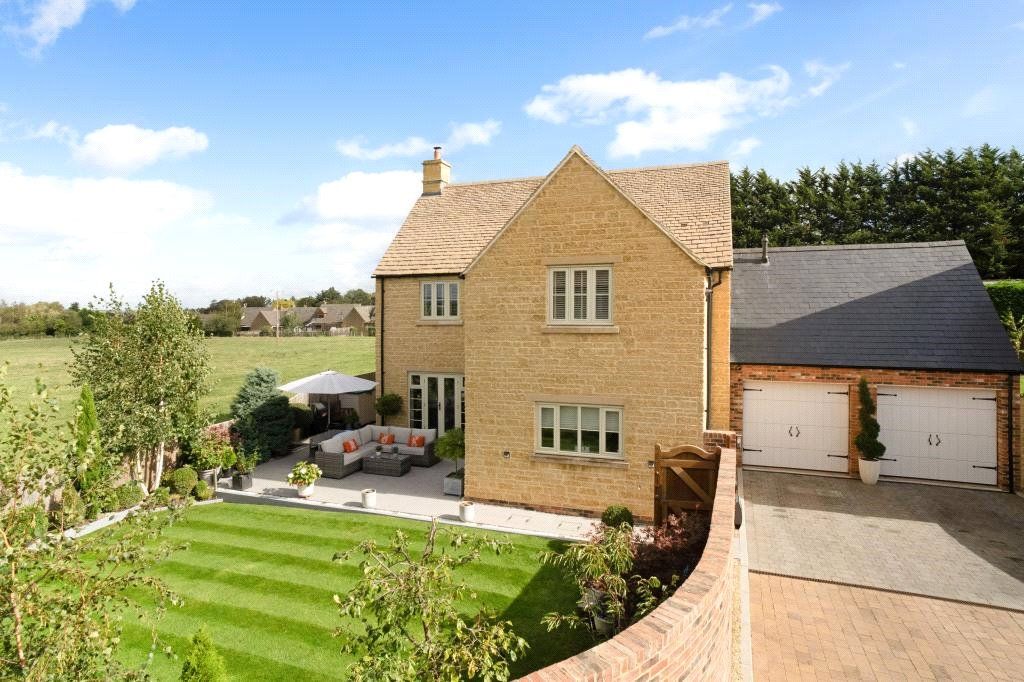 4 bed detached house for sale in Folly View, Willersey, Broadway