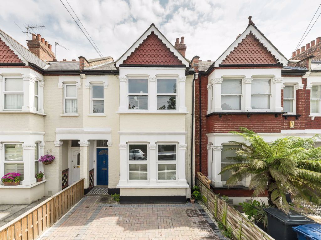 3 bed flat to rent in Maldon Road, London W3 Zoopla