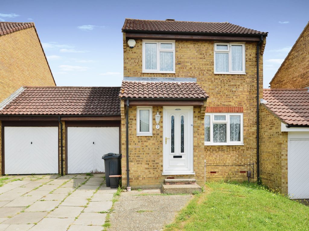 3 bed linkdetached house for sale in Foley Close, Willesborough