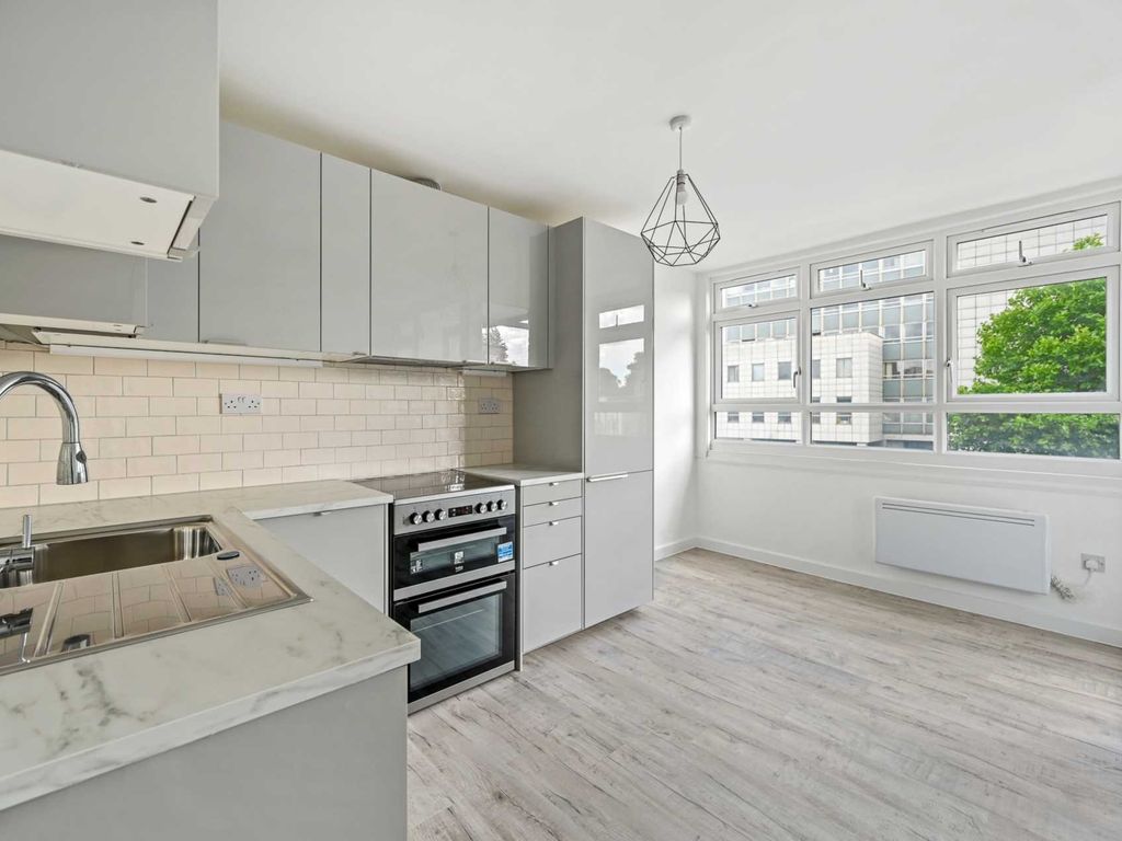 Studio to rent in Drayton House, Elmington Road, Camberwell, London SE5