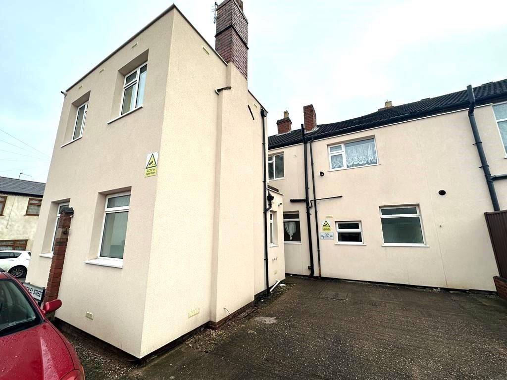 Studio to rent in Kingsley Street, Netherton, Dudley DY2, £550 pcm Zoopla