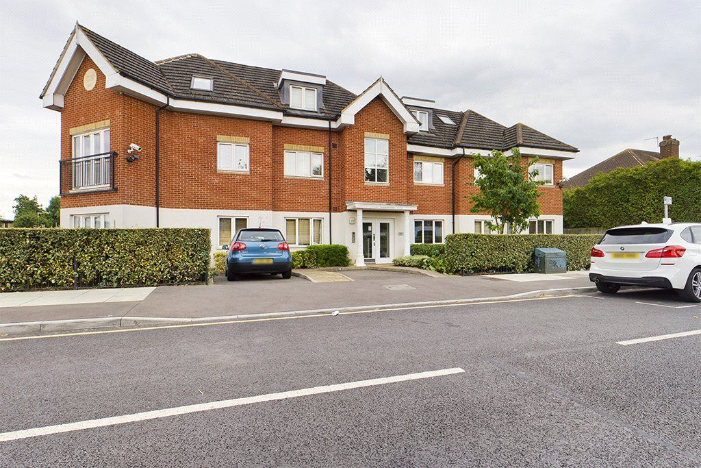 2 bed flat to rent in Chaucer Court, Glebe Avenue, Ruislip HA4 Zoopla