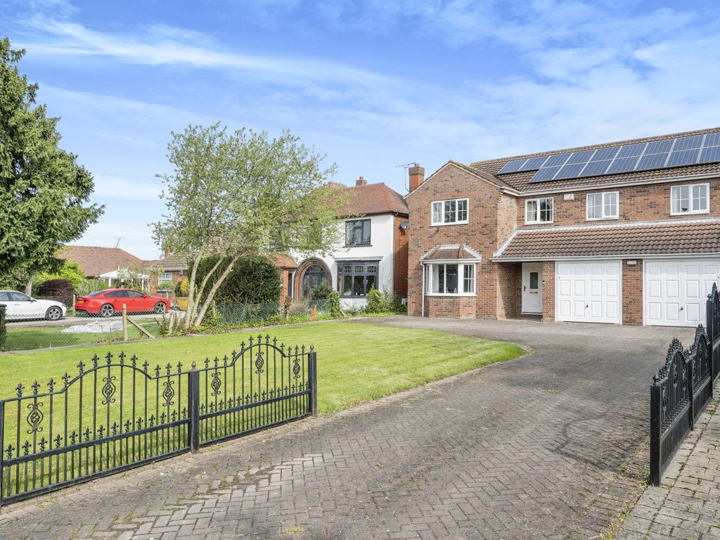5 bed detached house for sale in Station Road, Hatfield, Doncaster