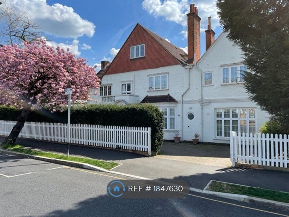 2 bed flat to rent in Cottenham Park Road, London SW20, £2,950 pcm Zoopla