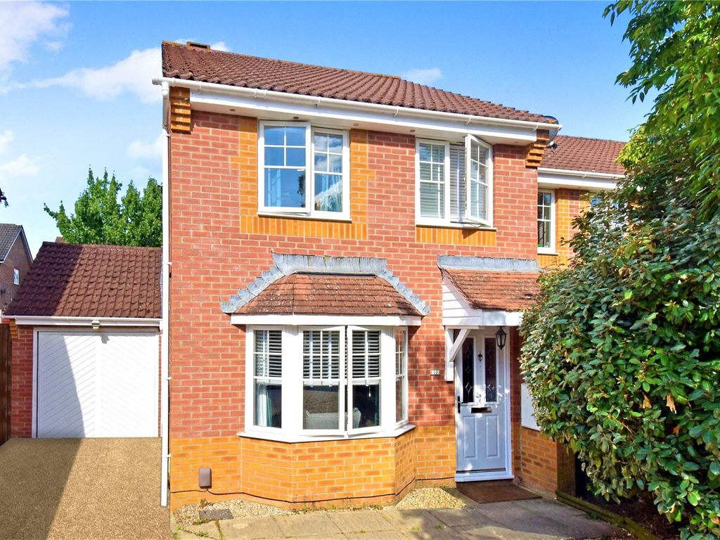 3 bed end terrace house for sale in Buttercup Place, Thatcham