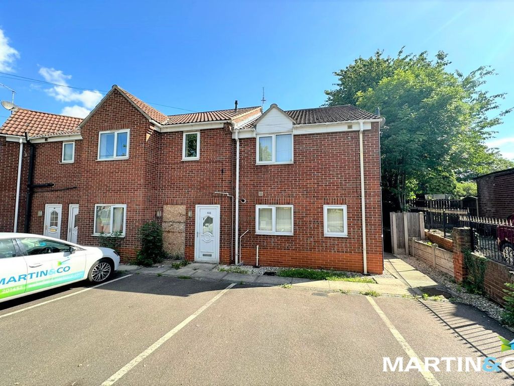 2 bed flat for sale in Elizabeth Drive, Castleford, West Yorkshire WF10