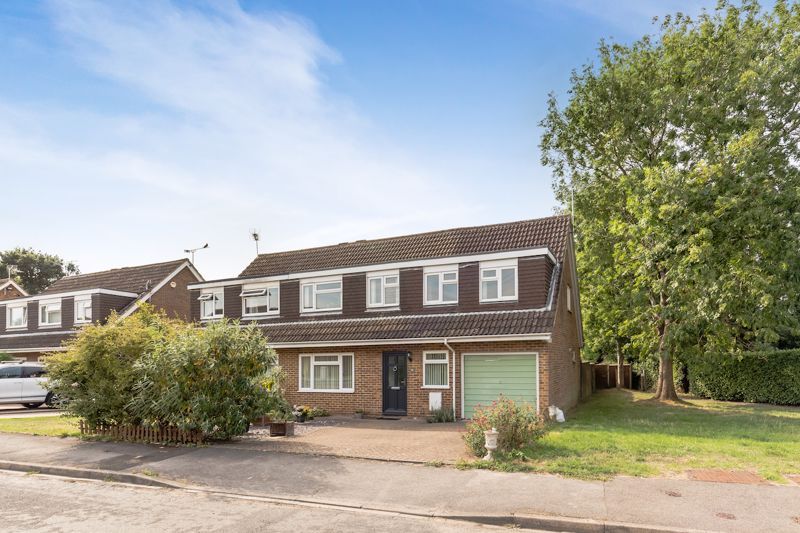 4 bed semidetached house for sale in Sycamore Avenue, Horsham, West Sussex RH12 Zoopla