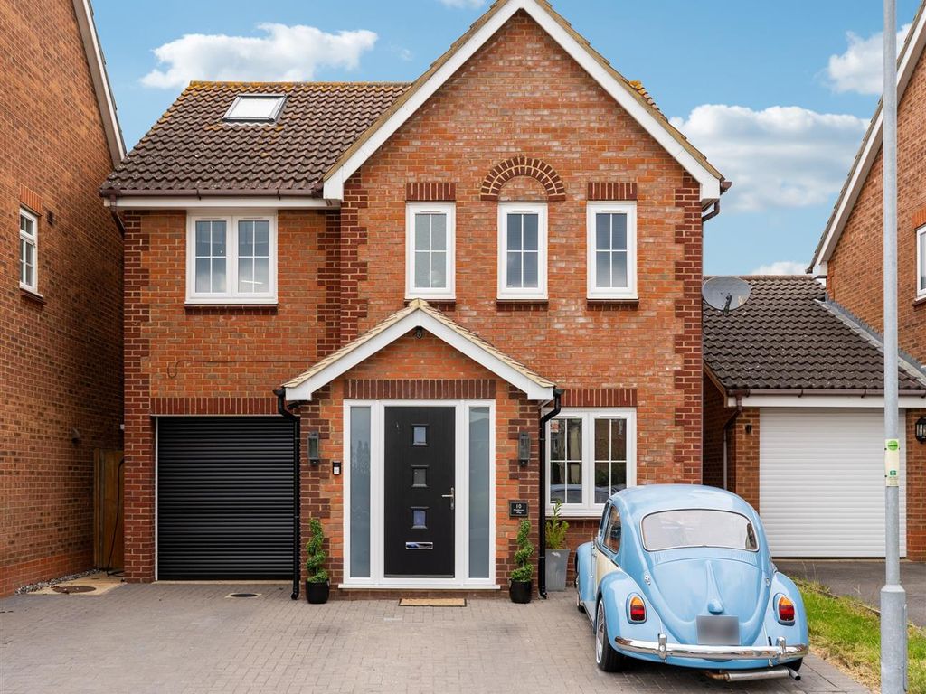 6 bed detached house for sale in Middleton Way, Leighton Buzzard