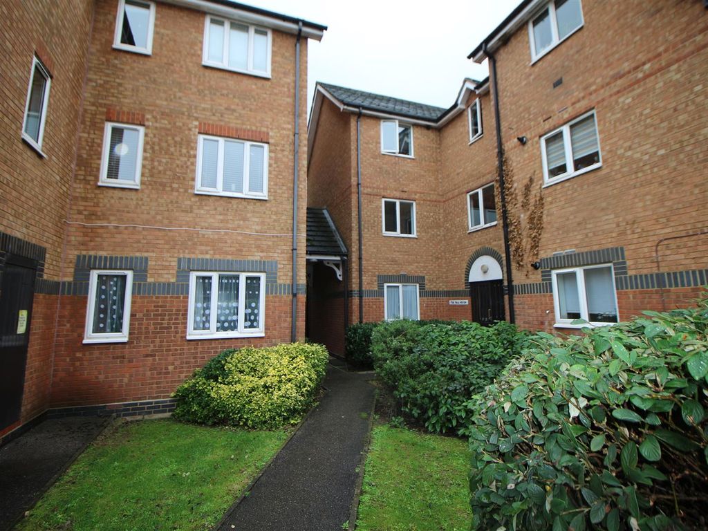 1 bed flat for sale in Farthingale Court, Peregrin Road, Waltham Abbey
