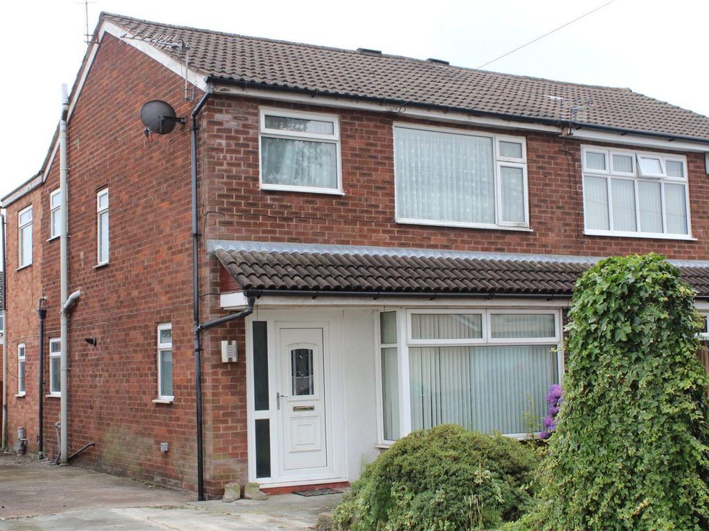 4 bed semidetached house for sale in Capenhurst Avenue, Fearnhead