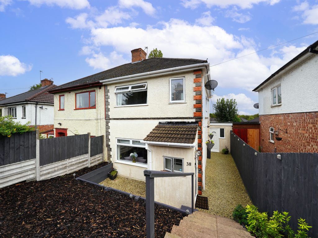 3 bed semidetached house for sale in Halifax Drive, Leicester