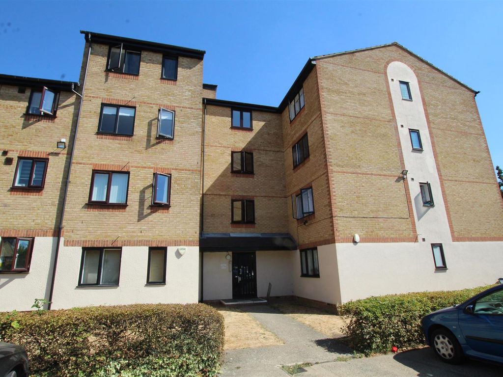 Studio to rent in Linwood Crescent, Enfield EN1 Zoopla