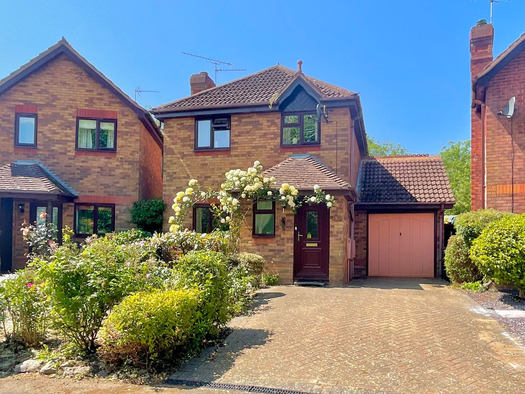 3 bed detached house for sale in Cotswold Close, Daventry NN11 Zoopla