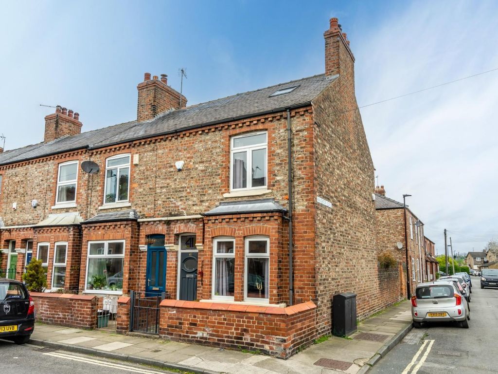 3 bed terraced house for sale in Ratcliffe Street, Burton Stone Lane