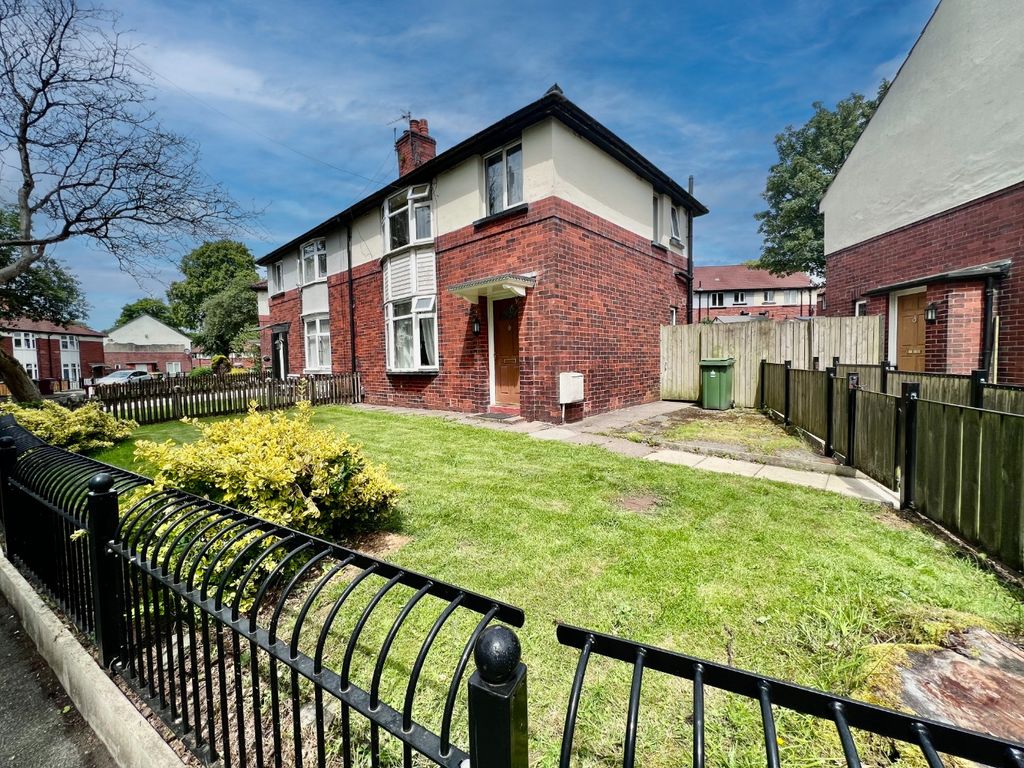 3 bed semidetached house for sale in Tithe Barn Crescent, Bolton