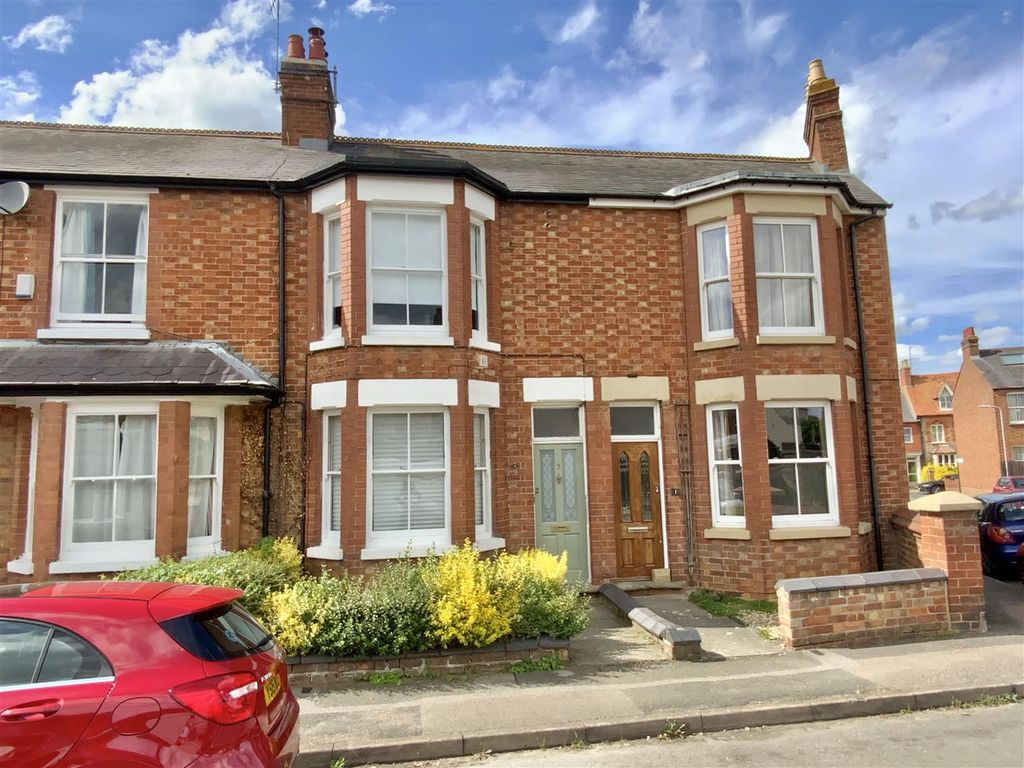 3 bed terraced house for sale in Clarence Road, Stony Stratford, Milton