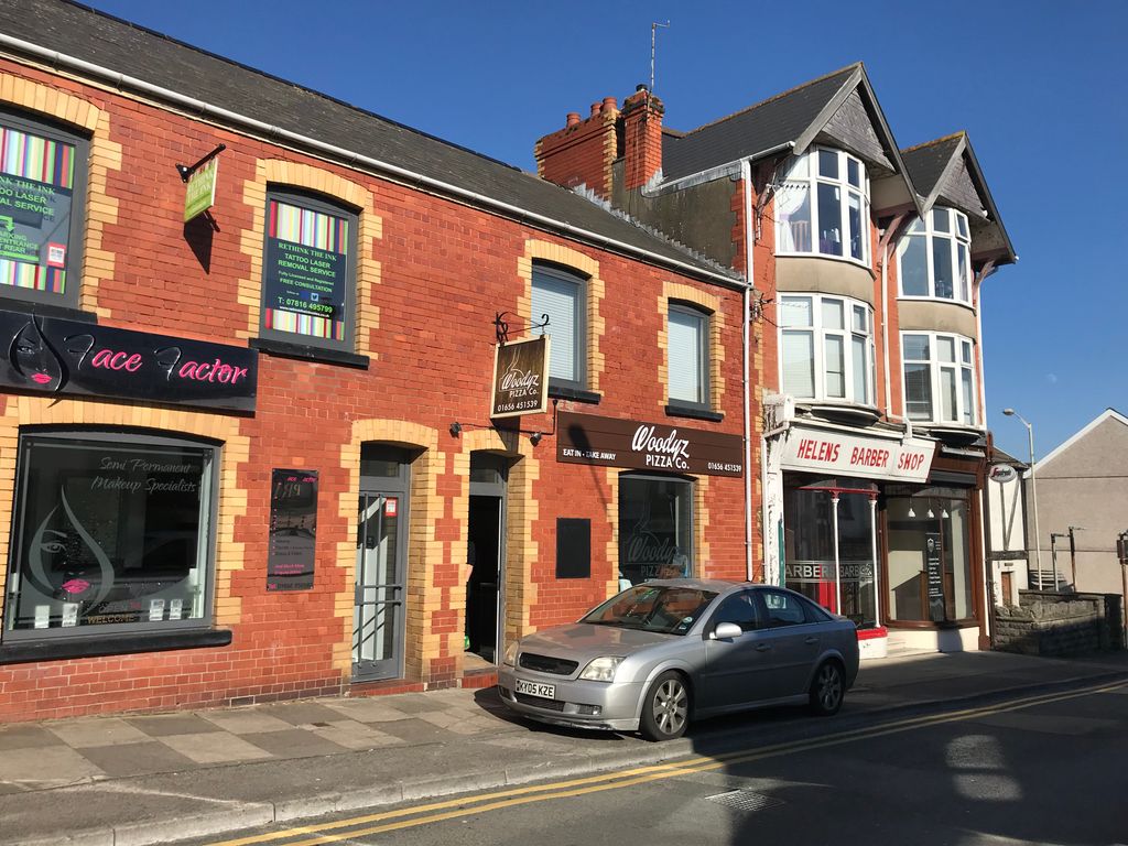 Retail premises to let in 13 The Precinct, New Road, Porthcawl CF36