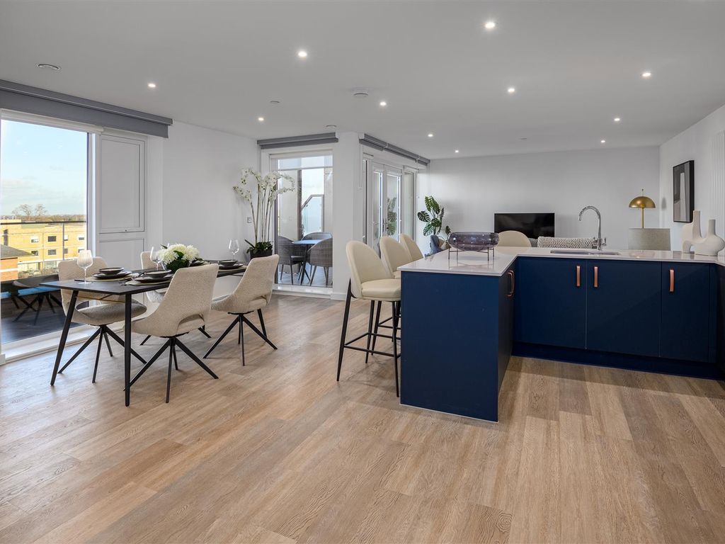 3 bed flat to rent in Station Avenue, WaltonOnThames KT12, £4,120 pcm Zoopla