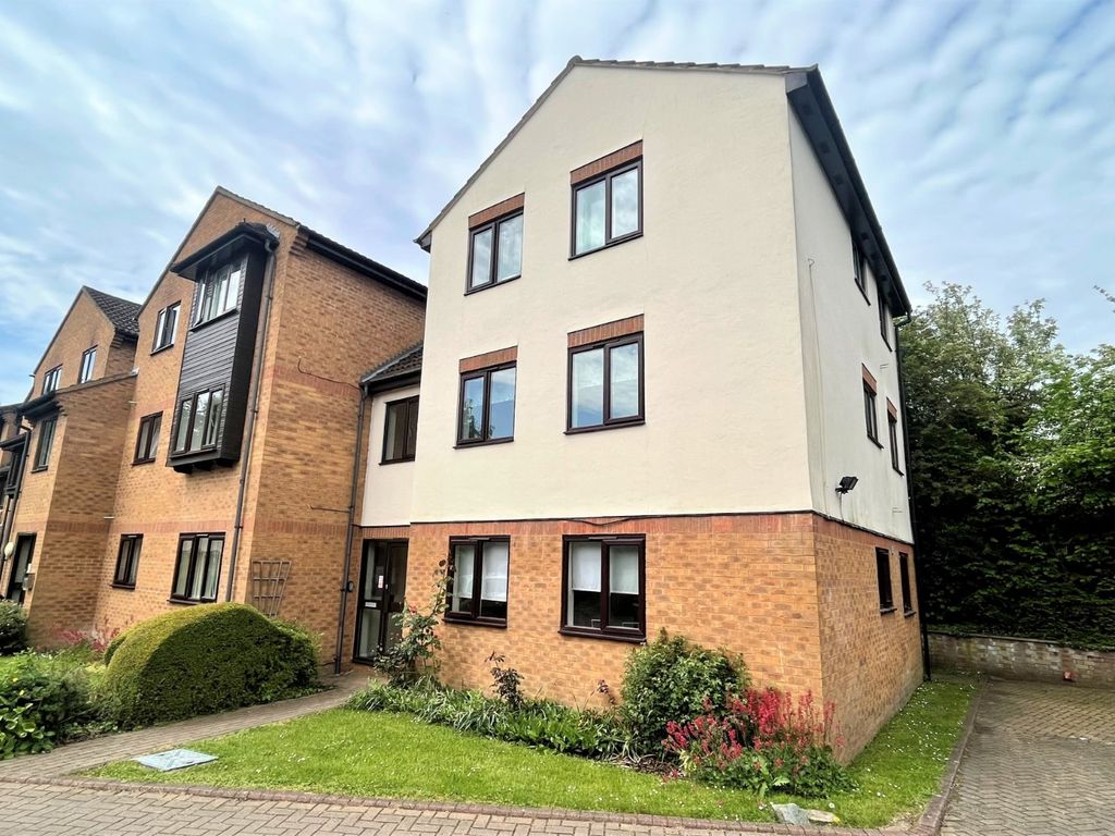 1 bed flat to rent in Knaves Hollow, Wooburn Moor, High HP10