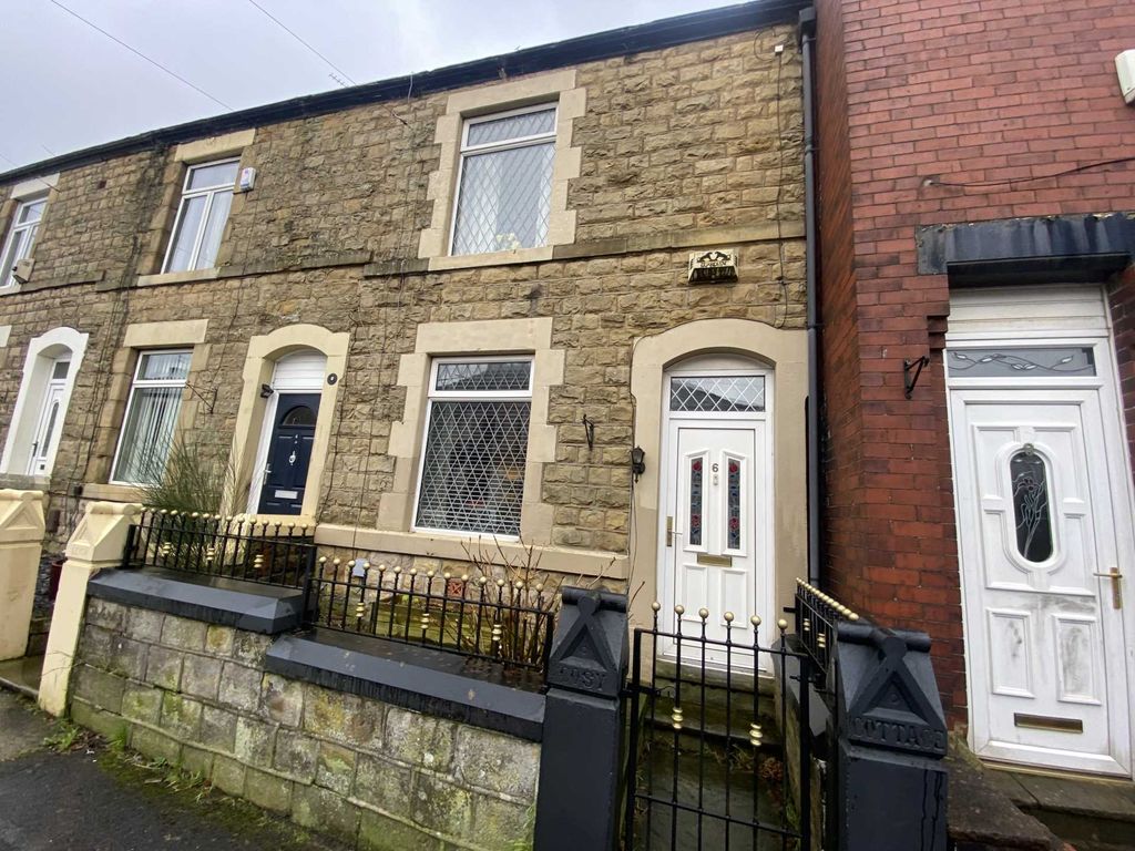 2 bed terraced house for sale in Smith Street, Oldham OL4, £155,000