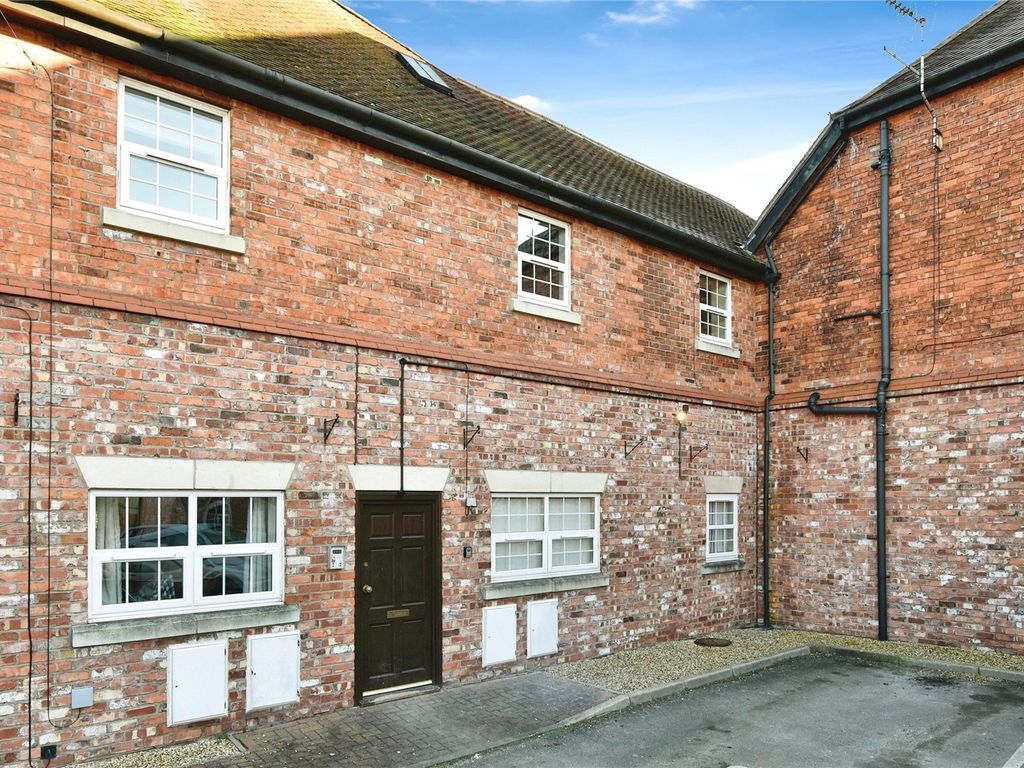 2 bed flat for sale in Kensington Court, Nantwich, Cheshire CW5, £