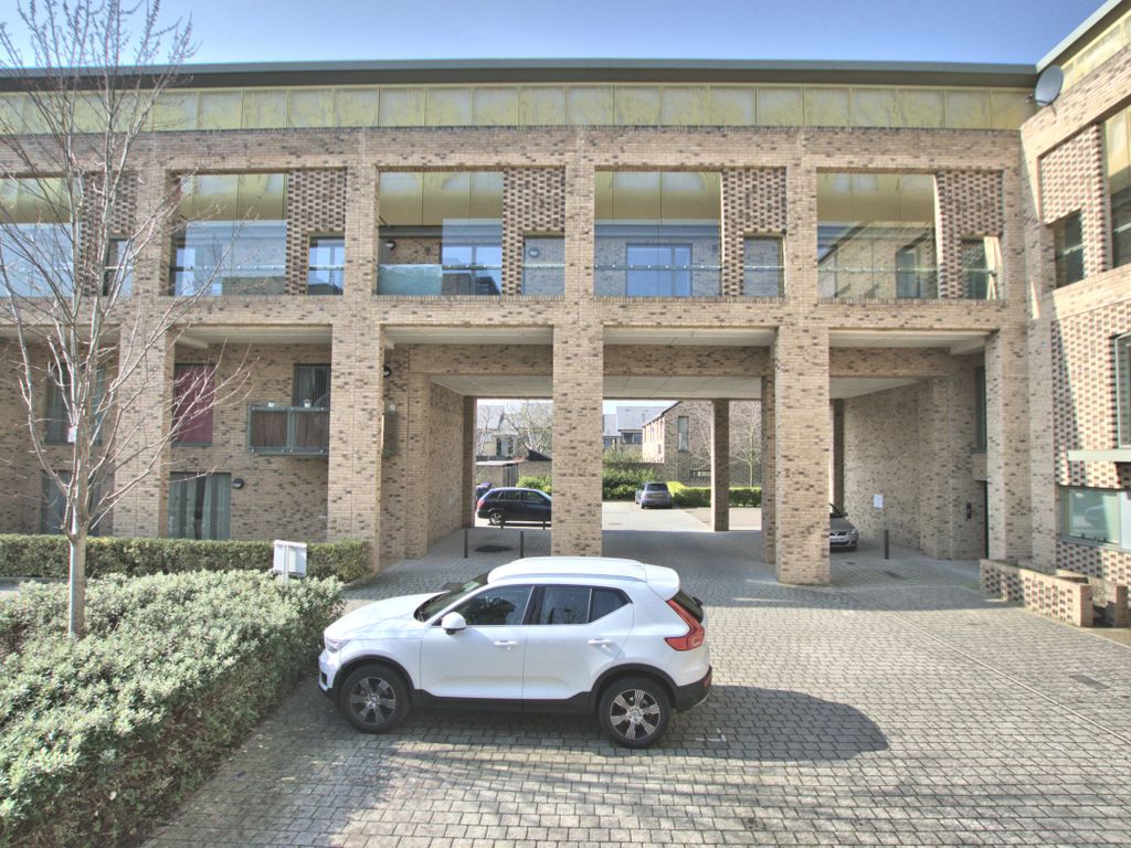 3 bed flat to rent in Addenbrookes Road, Trumpington, Cambridge CB2, £