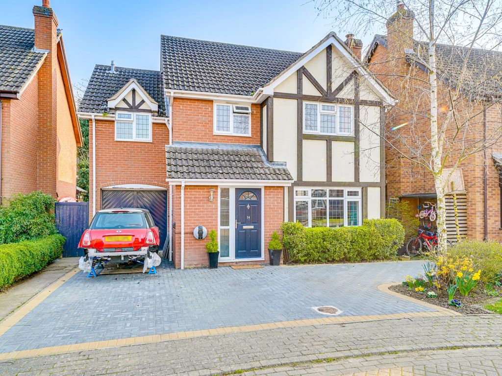 4 bed detached house for sale in Elsworth Close, St. Ives, Huntingdon