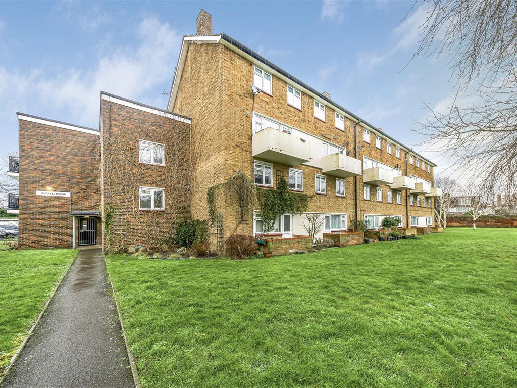 3 bed for sale in Haggard Road, Twickenham TW1, £485,000
