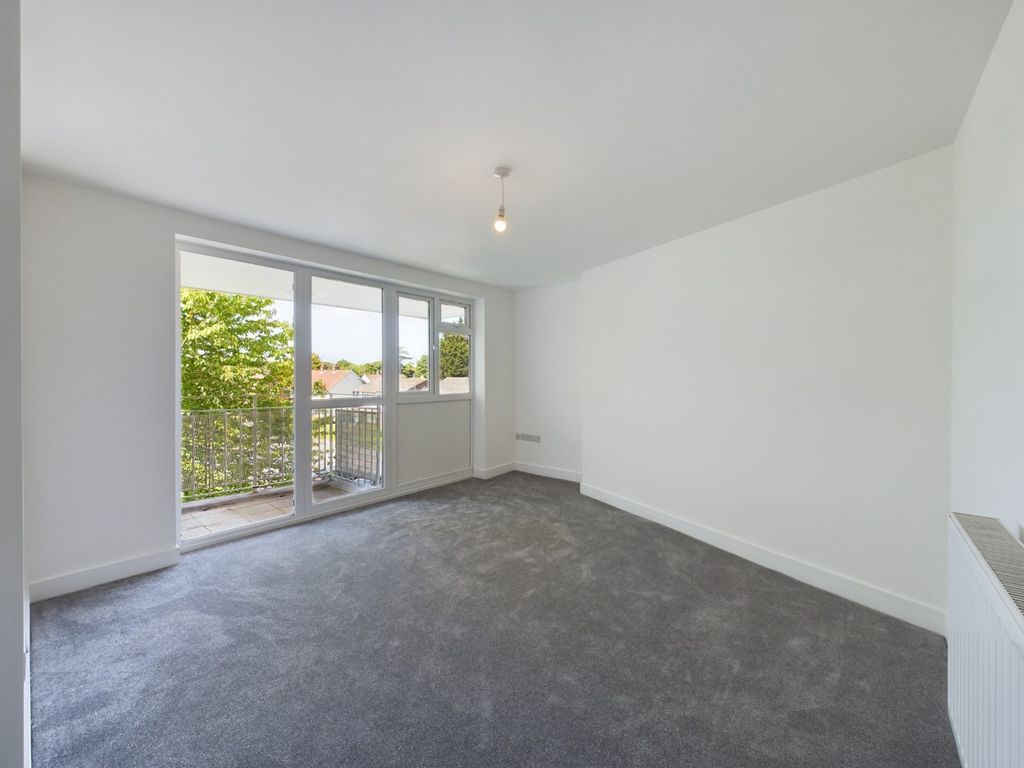 3 bed flat for sale in Grove Crescent, Croxley Green, Rickmansworth