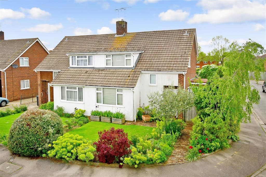 3 bed semidetached house for sale in Chaplin Drive, Headcorn, Kent