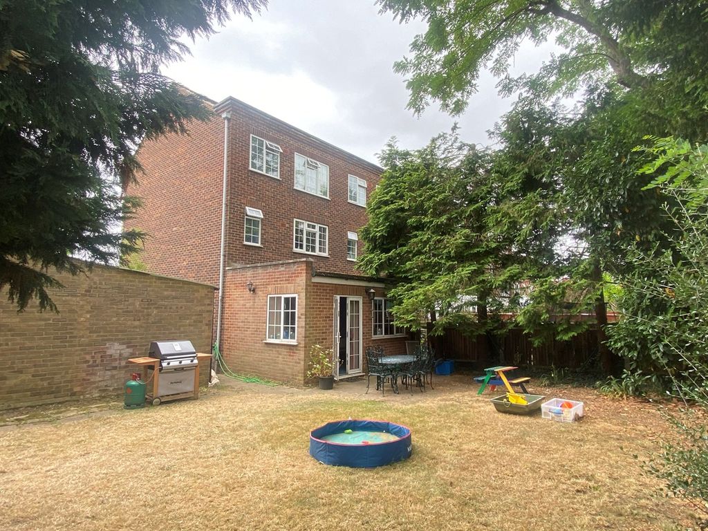 3 bed end terrace house for sale in Sunmead Road, Lower Sunbury TW16