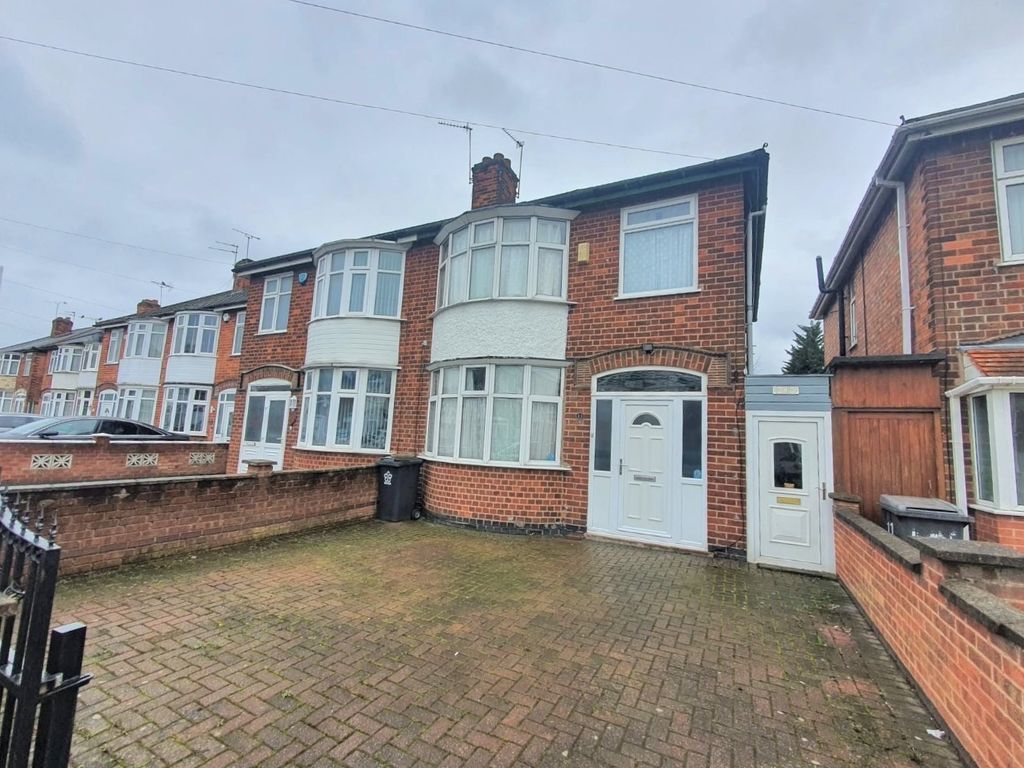 3 bed semidetached house to rent in Gayton Avenue, Belgrave, Leicester
