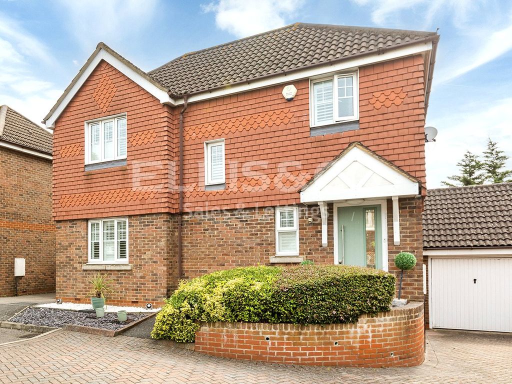 3 bed detached house for sale in Tithe Close, Mill Hill, London NW7, £