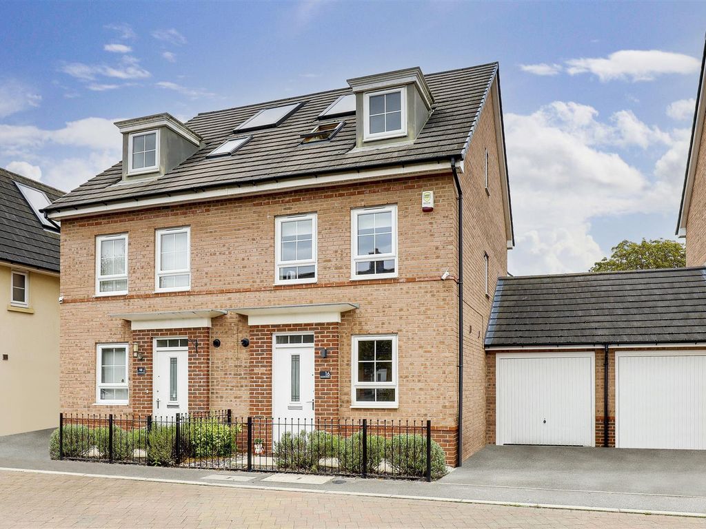 4 bed semidetached house for sale in Breconshire Gardens, Basford