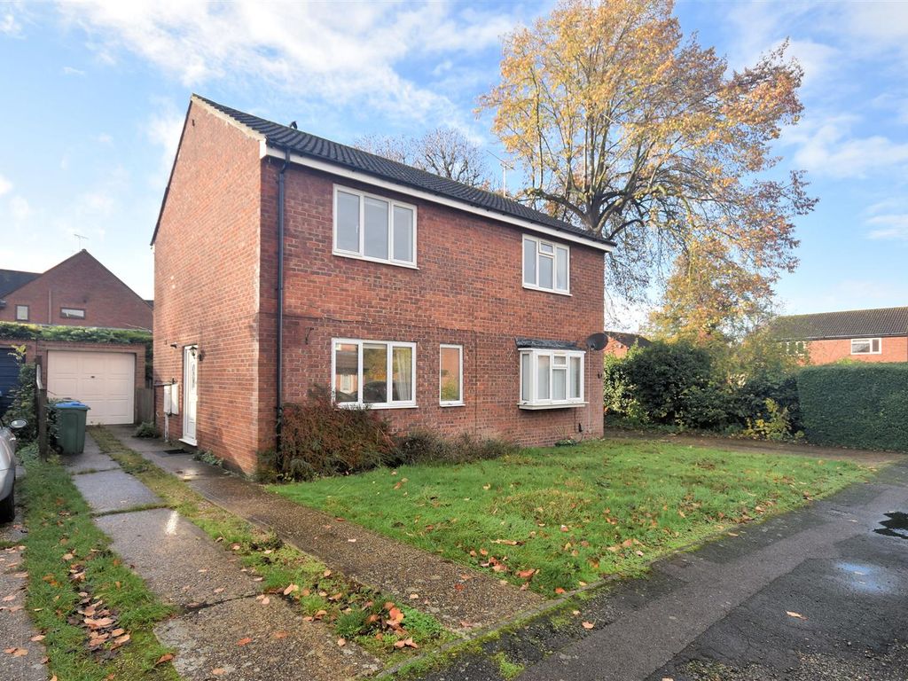 2 bed semidetached house to rent in Vicarage Close, Wendover