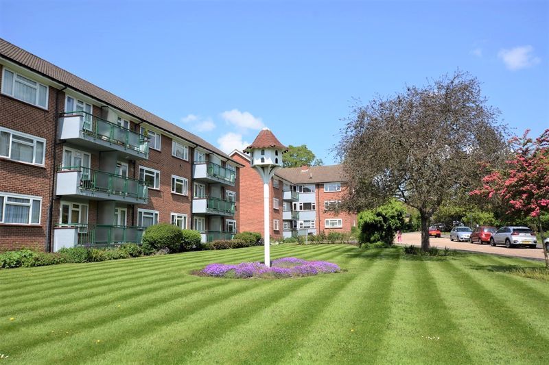 2 bed flat for sale in Dove Park, Pinner HA5 Zoopla