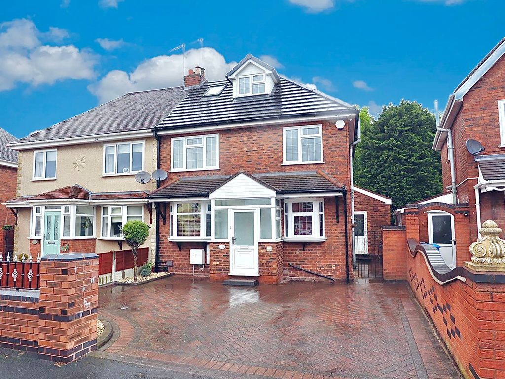 5 bed semidetached house to rent in North Crescent, Featherstone