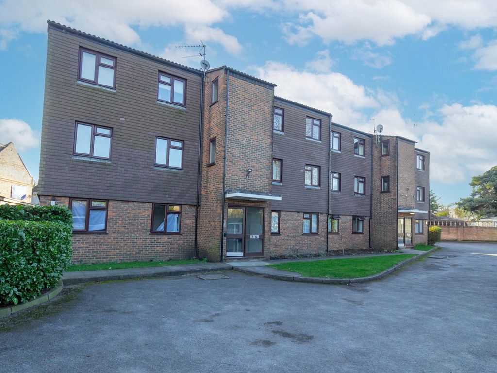 2 bed flat for sale in Whitchurch Lane, Edgware HA8, £295,000 Zoopla