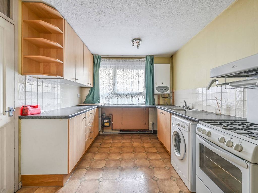 3 bed for sale in Yelverton Road, Clapham Junction, London