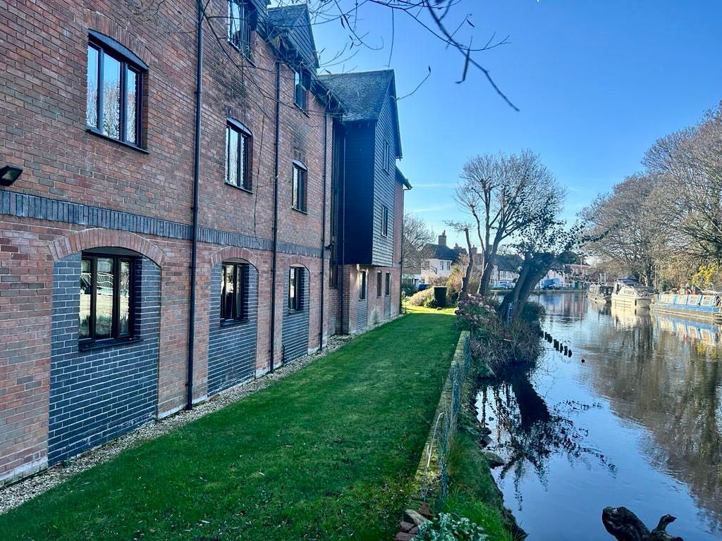 2 bed flat for sale in Town Mills, West Mills, Newbury RG14, £339,950