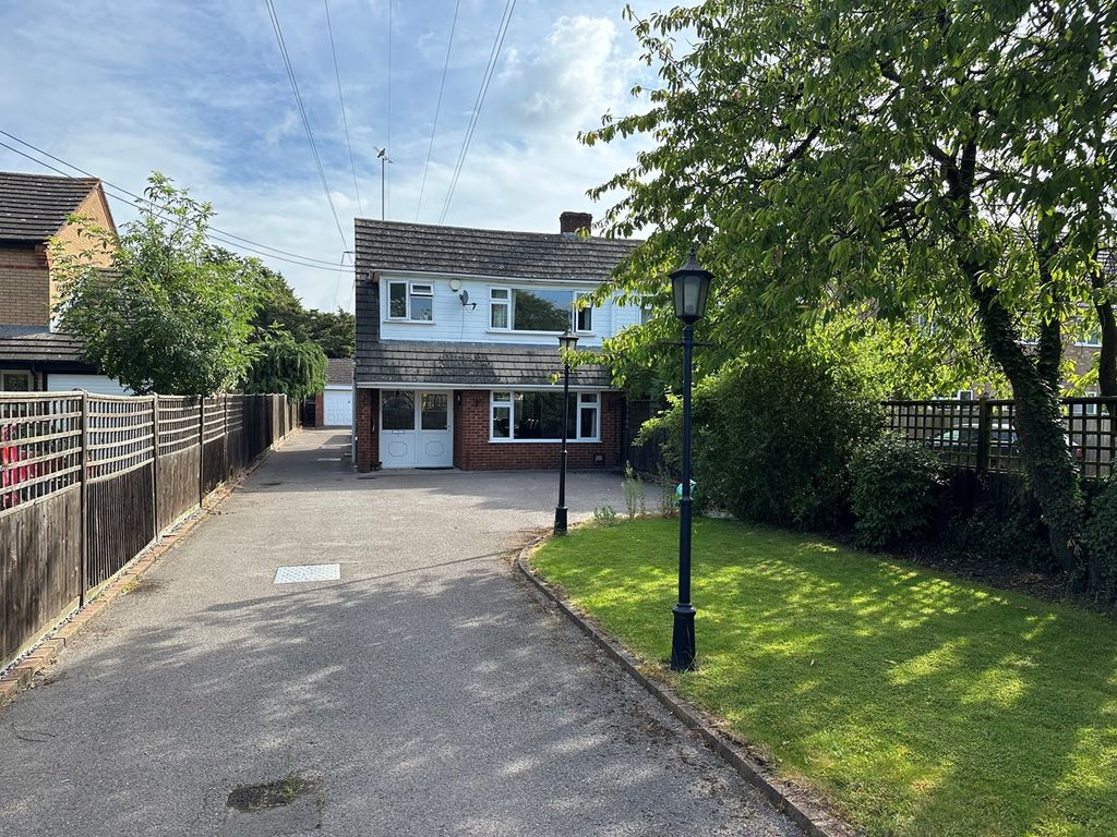 3 bed semidetached house for sale in Reading Road, Winnersh, Wokingham RG41, £489,950 Zoopla