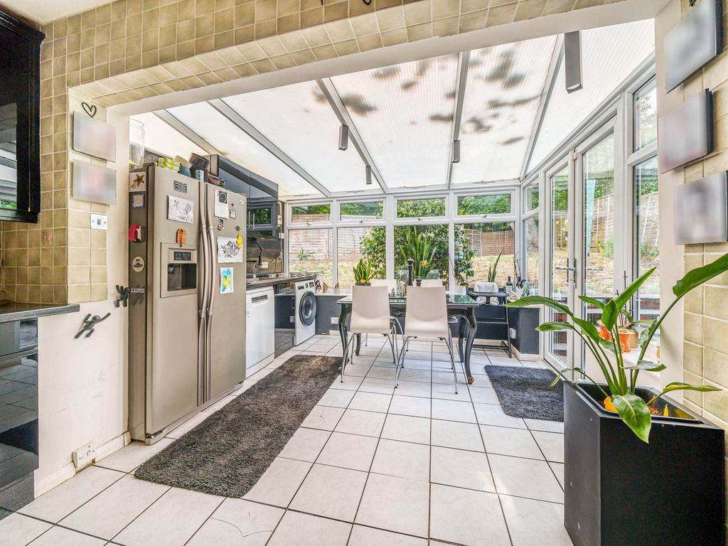 3 bed end terrace house for sale in September Way, Stanmore HA7, £