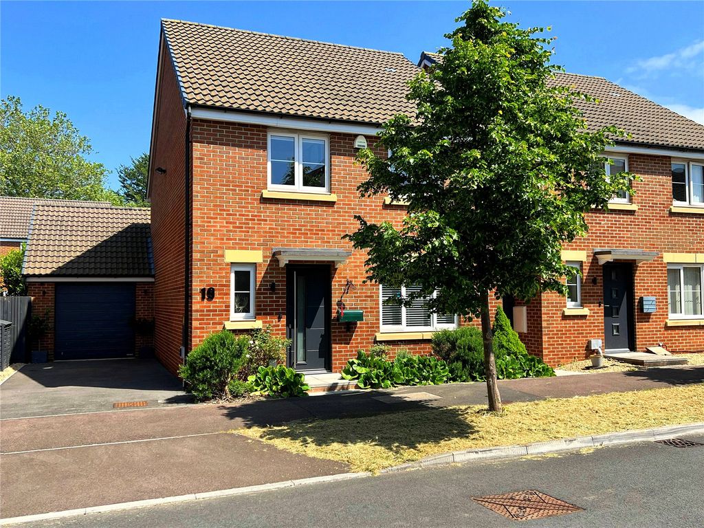4 bed detached house for sale in Spinners Road, Brockworth, Gloucester